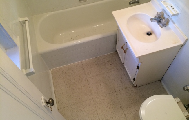 2 beds, 1 bath, 710 sqft, $3,100, Unit 01-005