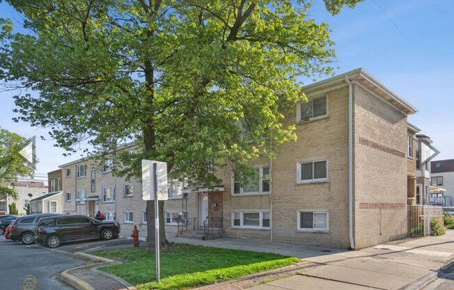 1208 S 49 CT