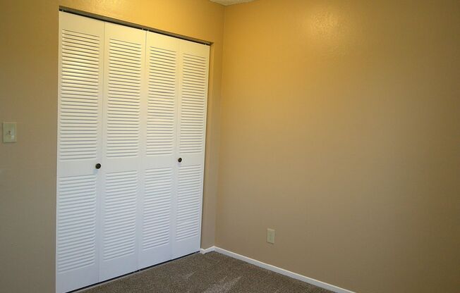 3 beds, 2 baths, 1,225 sqft, $3,300, Unit 48-21G