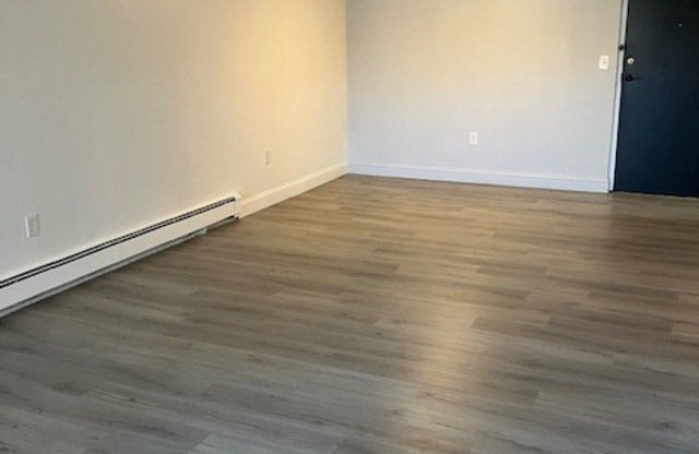 1000 LEXINGTON ST