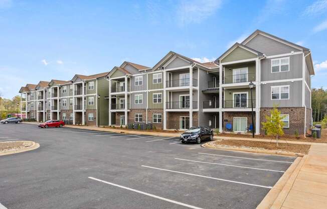 The Grande at Geyser Falls Luxury Apartments Exterior View of Building