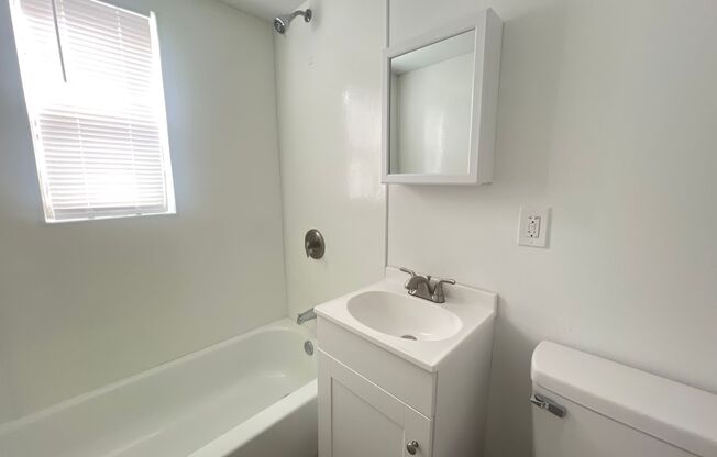 2 beds, 1 bath, 750 sqft, $1,650, Unit 5250-14