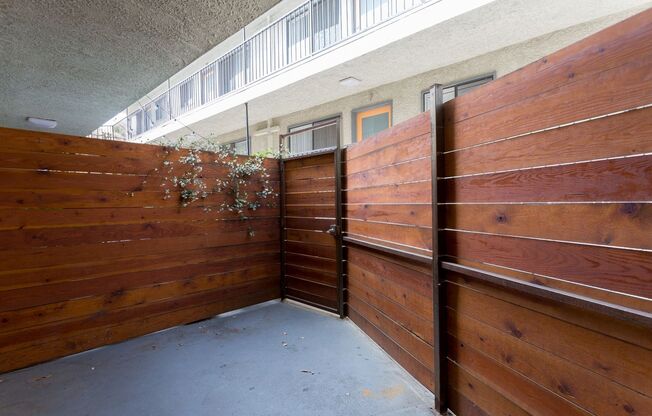 6208 ARROYO GLEN ST.