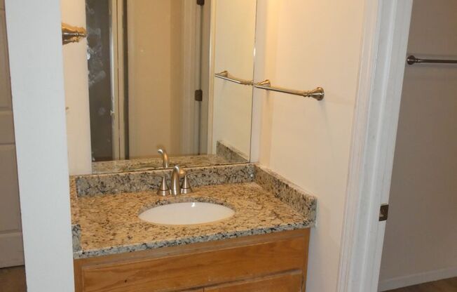 4 beds, 2.5 baths, $1,900, Unit Apt E