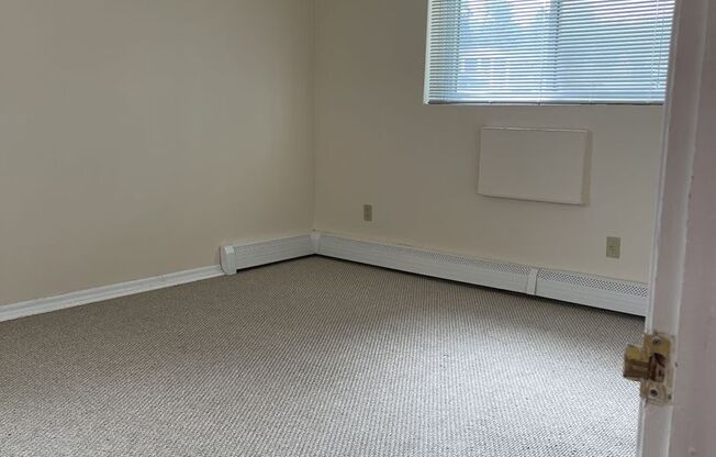 2 beds, 1 bath, 874 sqft, $1,465, Unit E-14