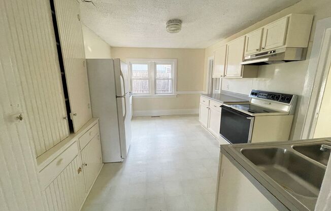 3 beds, 1 bath, $1,200