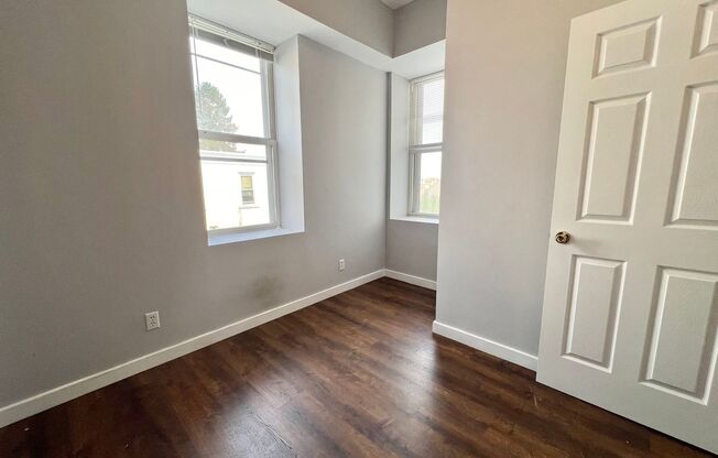 2 beds, 1 bath, $1,500