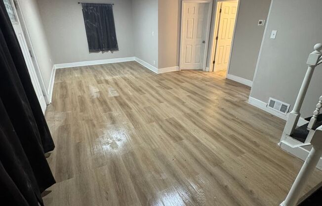 Spacious 6 bedroom - **1 MONTH FREE RENT**