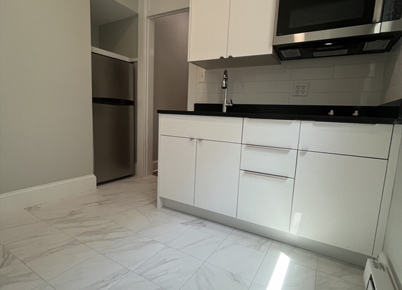1 bed, 1 bath, $2,795, Unit 2FL-R