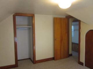 3 beds, 1 bath, $1,000