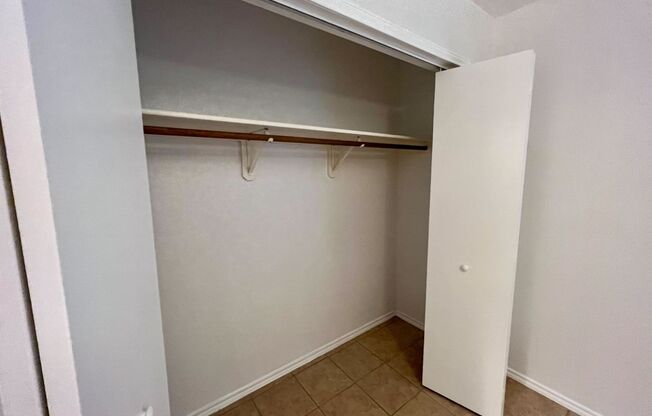 2 beds, 1 bath, $999, Unit Unit 2