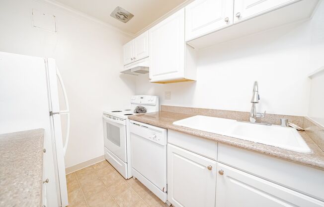 2 beds, 1 bath, $2,195, Unit 3