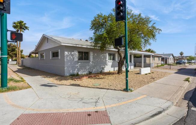 1931 N 44 ST