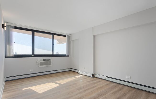 3 beds, 1.5 baths, $3,300, Unit 2K