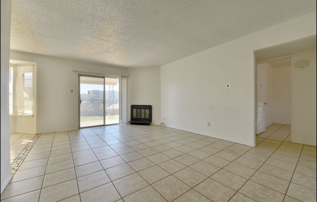 2 beds, 1 bath, $1,350, Unit # #A