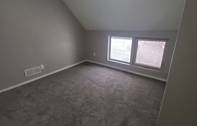 2 beds, 1 bath, 800 sqft, $895, Unit 2164A Upper