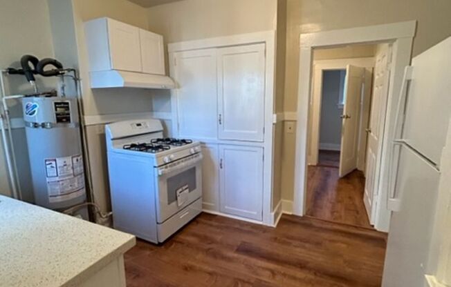 2 beds, 1 bath, $2,100, Unit #6