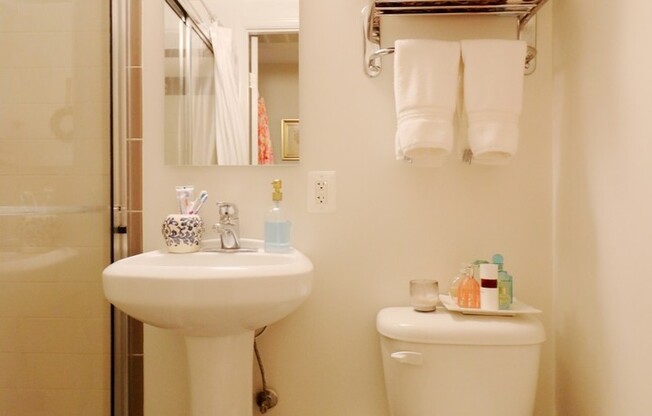 2 beds, 2 baths, 850 sqft, $3,700, Unit 101