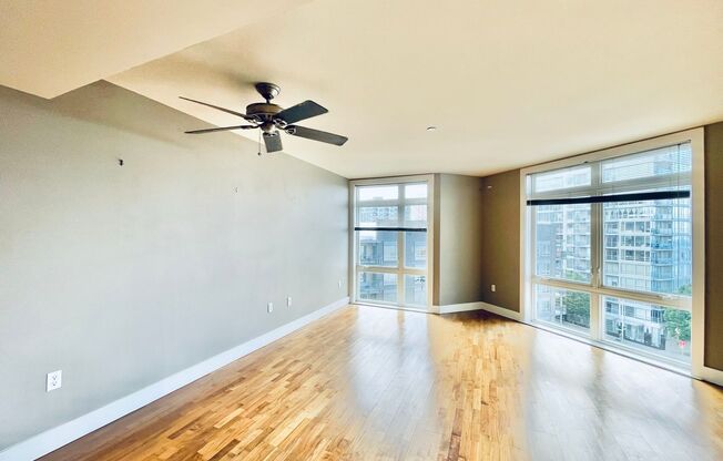 Stunning Top Floor Condo on Denny Way with Views of Puget Sound, Cascades & City Skyline - Seattle