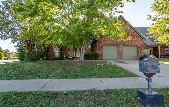 Charming 3-Bedroom Home + bonus room in Jenks School District 1/2 off first months rent!