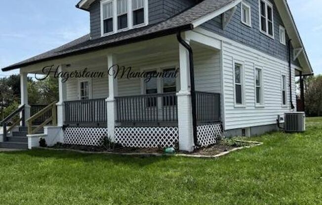 3 BR W Oak Ridge Dr