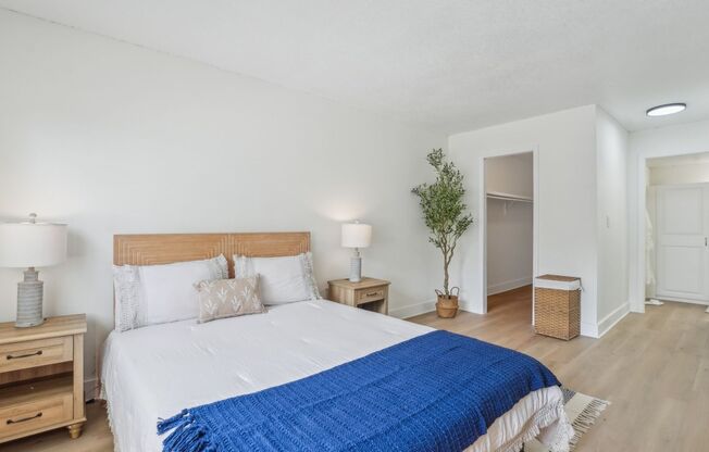 2 beds, 2 baths, 987 sqft, $1,595