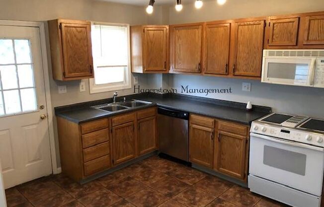 2 beds, 1 bath, $1,400