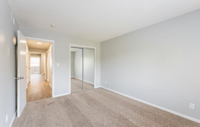 2 beds, 1 bath, 886 sqft, $1,125, Unit 421-25