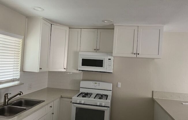 1 bed, 1 bath, 700 sqft, $1,095, Unit 3412