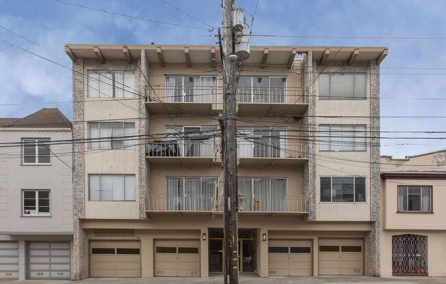 Inner Sunset: Bright 2 Bed 1 Bath w/ Laundry Onsite & Optional Parking