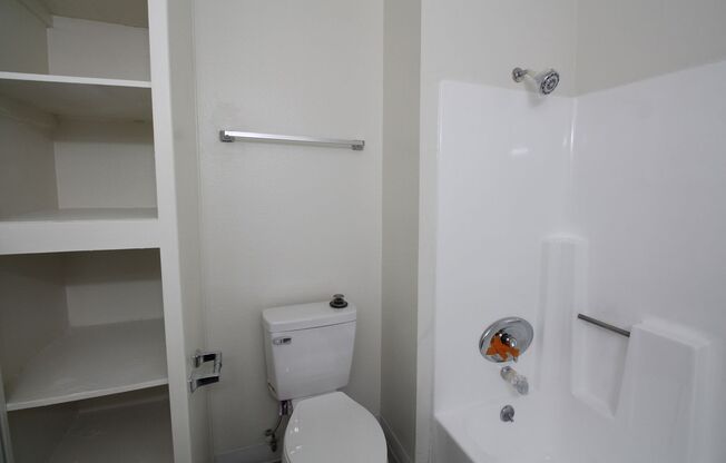 2 beds, 1 bath, 850 sqft, $2,375, Unit 7543-206