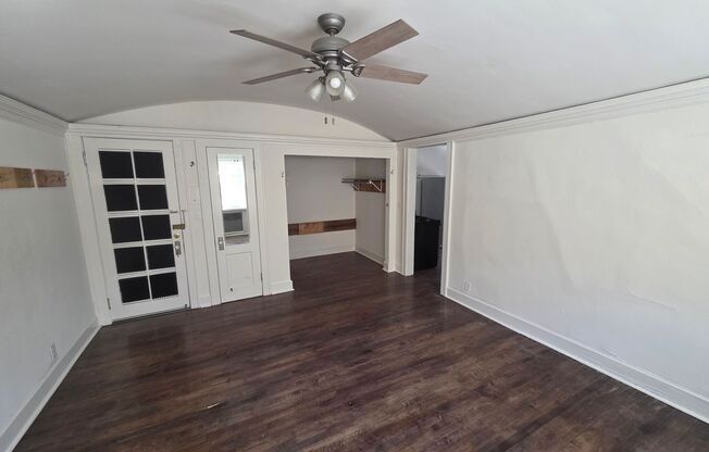 2544 N. Maryland Ave. (Fountain Blue)