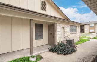 726 E PECAN ST