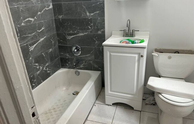 Studio, 1 bath, 300 sqft, $990, Unit 3412 Spring Partners LP-1B