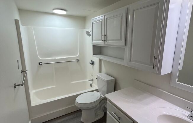 2 beds, 1.5 baths, 950 sqft, $1,545, Unit 100E