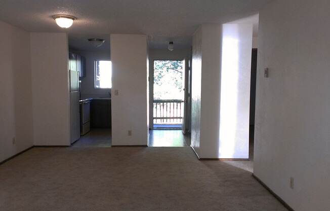 2 beds, 1 bath, 824 sqft, $1,295, Unit 28