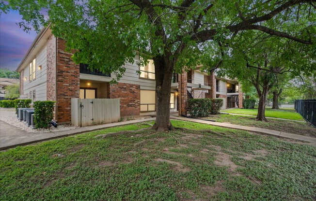 1705 Crossing PL
