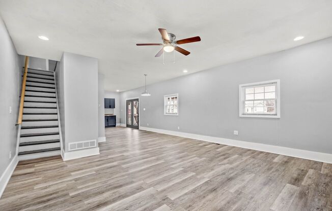 Stunning 3 bedroom home in McKees Rocks available August 15!