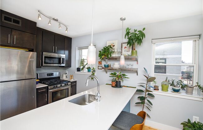 CoHi - Spacious One Bed Condo