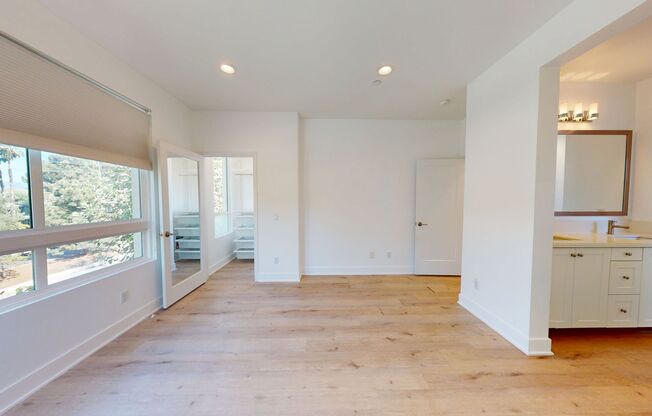 Modern 2 Bedroom 2.5 Bathroom Highland Park Luxury Condo for rent! Corner Unit.