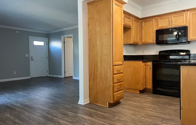 2 beds, 1 bath, 850 sqft, $2,690, Unit 1611M