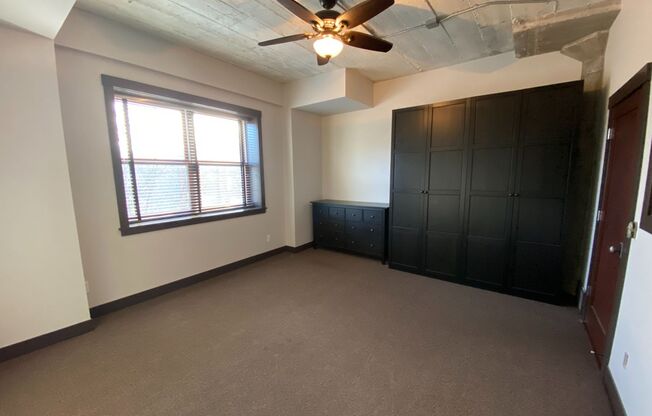 1 bed, 1 bath, 597 sqft, $1,395, Unit 959 Wealthy SE - Unit 22