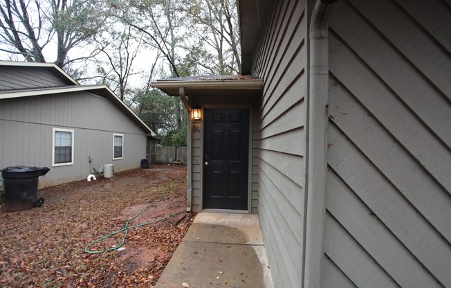 3 beds, 2 baths, $1,250, Unit # 9 B