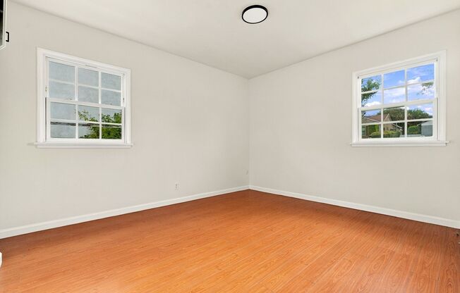 3 beds, 1.5 baths, $4,300