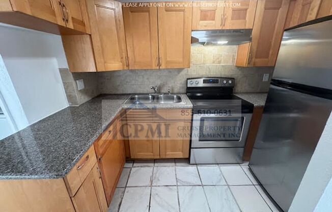 2 beds, 1 bath, 827 sqft, $1,825, Unit 555