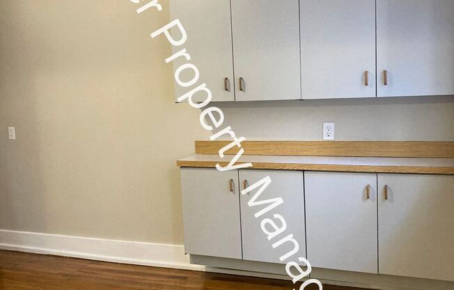 2 beds, 1 bath, $1,295, Unit 3650 Shaw Blvd. 2W