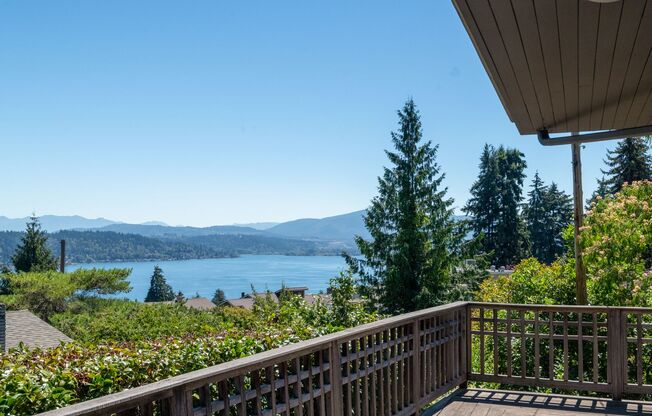 5 Bed Bellevue Home | Lake Views! | 3 Bath | 3,380 Sq Ft