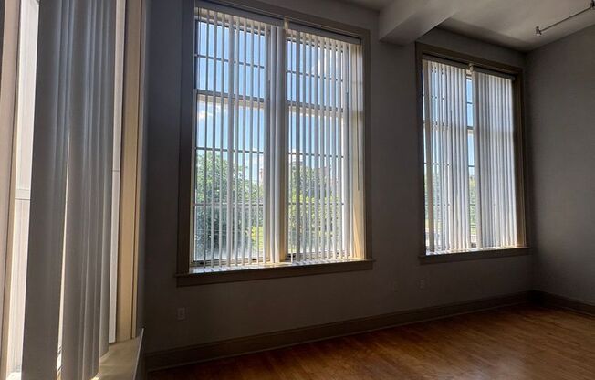 3 beds, 1 bath, 1,030 sqft, $1,850, Unit 1517 S. Theresa Ave. #207