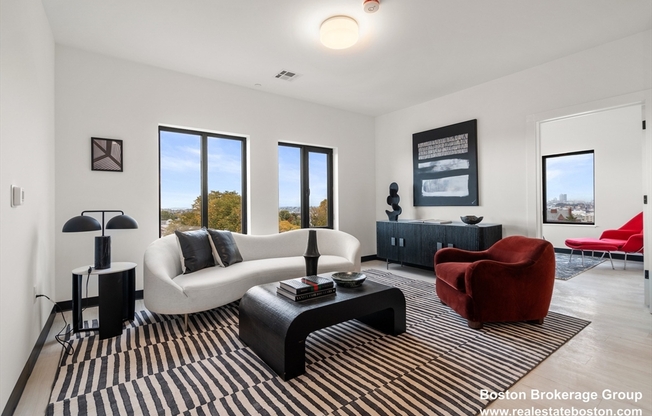 2 beds, 2 baths, 945 sqft, $2,900, Unit 212