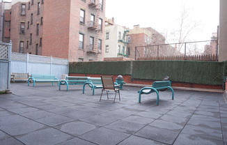 225 8 AVE
